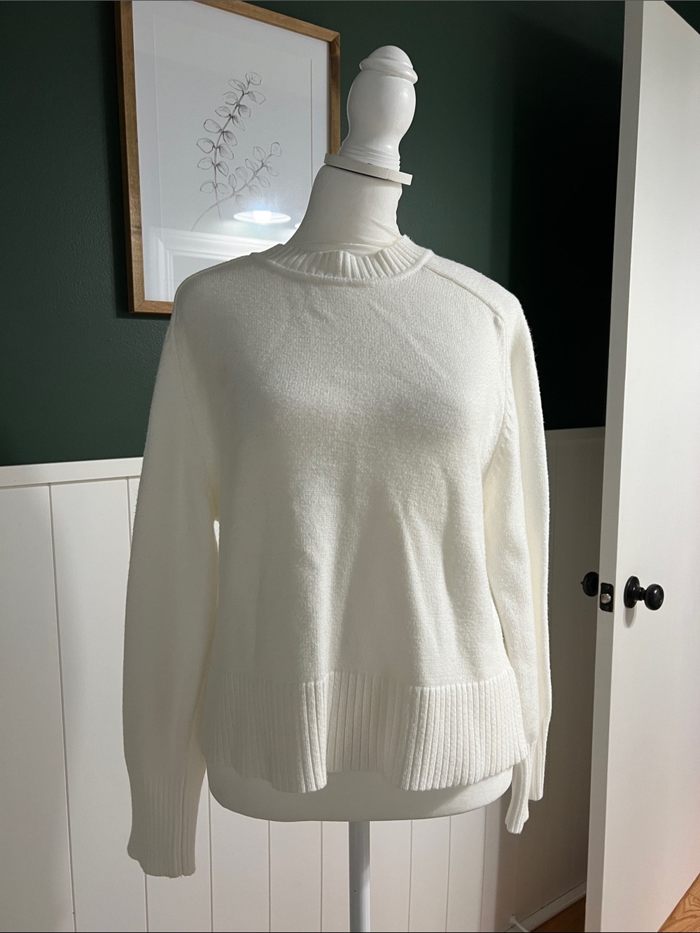 Women's Cream Crewneck Sweater — Elegant Everyday Knit